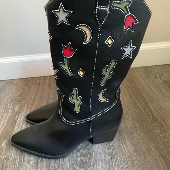 Black Western Embroidered Boots - Picture 5 of 11